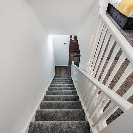 Lovely House In Dagenham / Barking With Free Parking, Wifi & Garden ภายนอก รูปภาพ